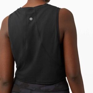 Lululemon Muscle Love Crop Tank *Tough
Black size 4